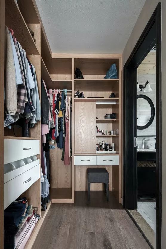 只需2平米,装出实用上档次的衣帽间,颜值还超高,可别傻傻不知道!