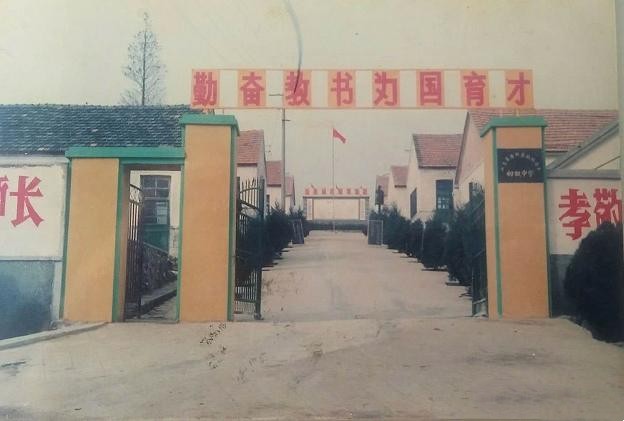 2005年,劫匪袭击警察被判7年,入狱4年才知,此人背负13条人命