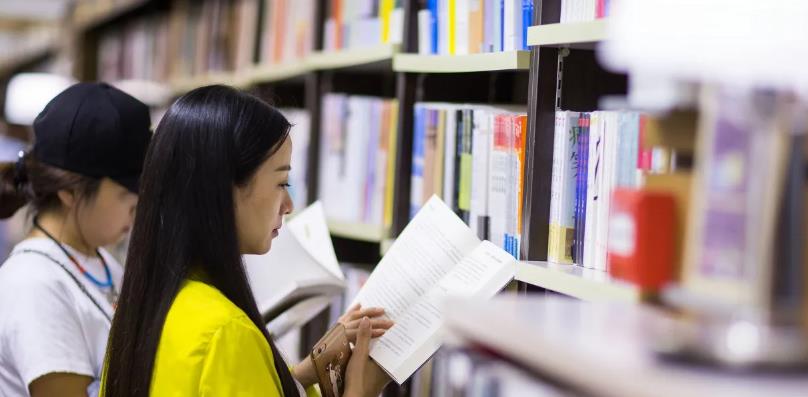 大学|谁说理科就比文科好？这5个文科专业前景甚好，收入不必理科差