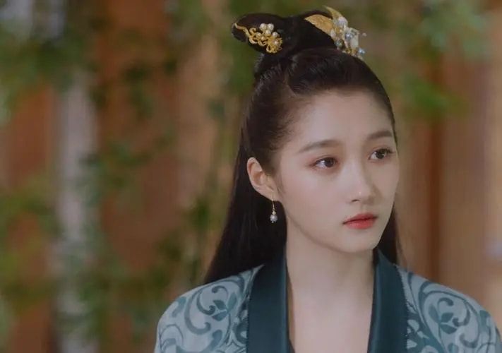 倪妮|娱乐圈5位“腿精”，关晓彤倪妮上榜，莫文蔚给腿买了3千万保险