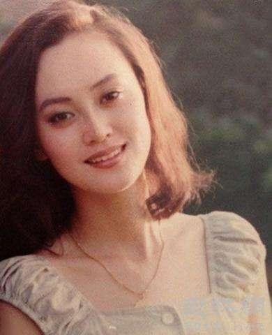 Angelababy|大宋佳女儿张楚楚:见证母亲46岁未婚生子后,34岁不敢婚恋