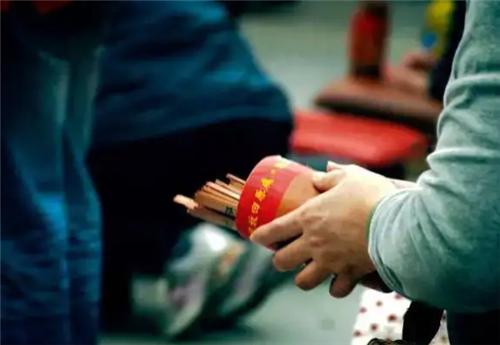 2019年,四川17岁少女算命时惨遭老汉侮辱,老汉:我肾虚没这能力