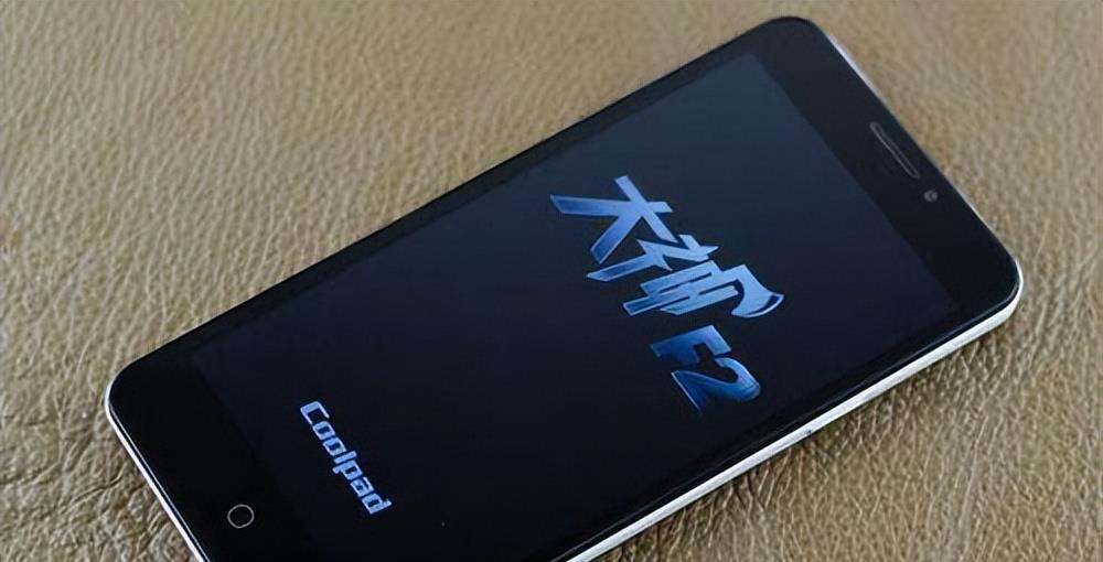 oppo reno8|你们手机一般可以用几年？有网友分享用了6年的神机，真心绝绝子