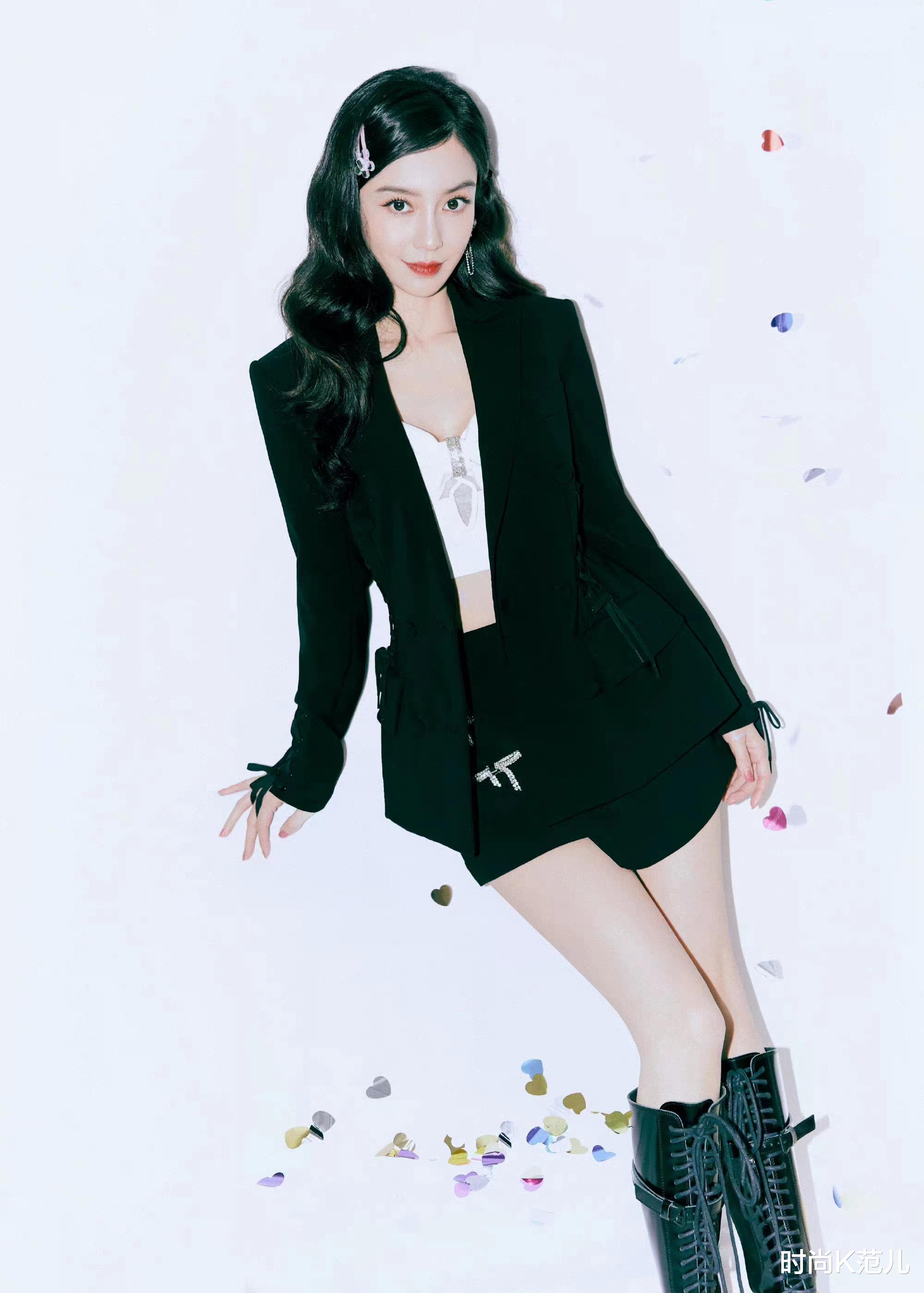 Angelababy Angelababy录节目换发型,烫复古波浪卷别上发卡,又酷又可爱!