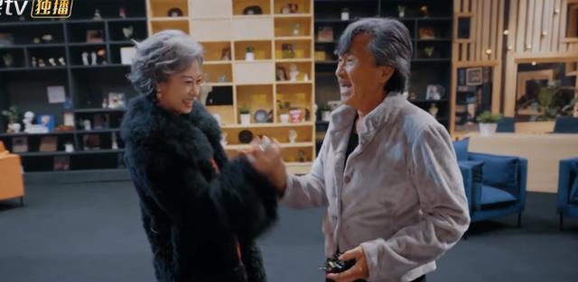 林子祥|林子祥、叶倩文夫妻对决，何炅脑回路清奇，担心收视率下滑