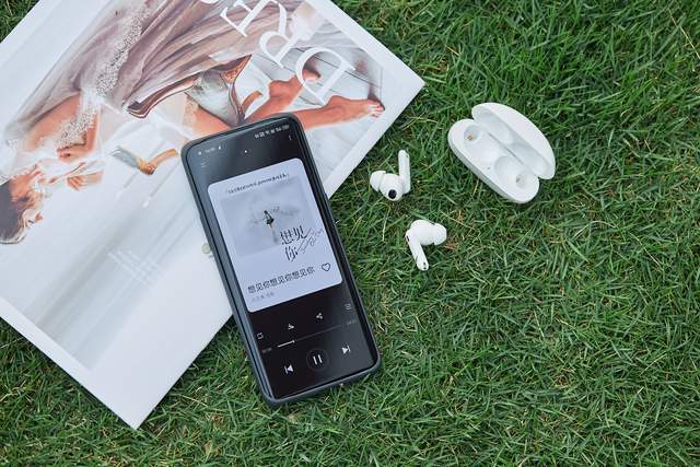 显卡|2022最火TWS旗舰耳机出炉？登顶酷安热度榜，口碑销量双丰收