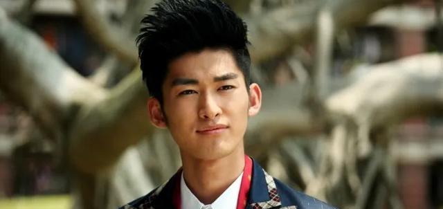 张翰|当年张翰以25岁高龄出演慕容云海，如今又以35岁超高龄饰演大学生