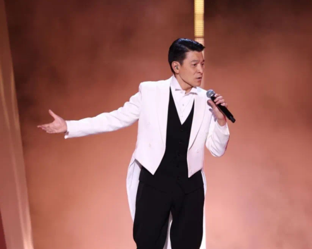 中国好声音：刘德华将为总决赛冠军颁奖，演唱《中国人》等三首歌
