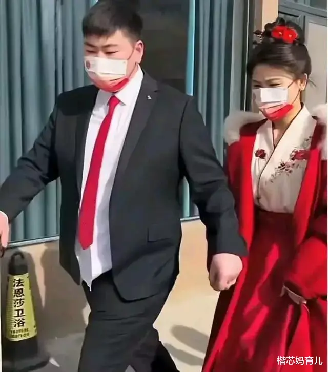 陈萌|大衣哥儿子二婚高调办婚礼,直升机接亲豪车开路,婚礼总花费800万