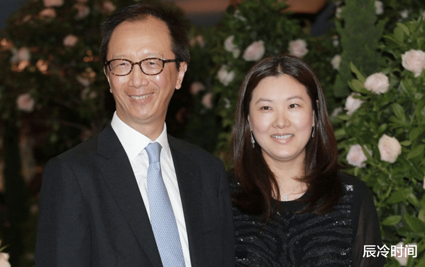 伏明霞|伏明霞：退役后嫁大26歲老公，結婚5年生3娃，70歲丈夫想生第四胎