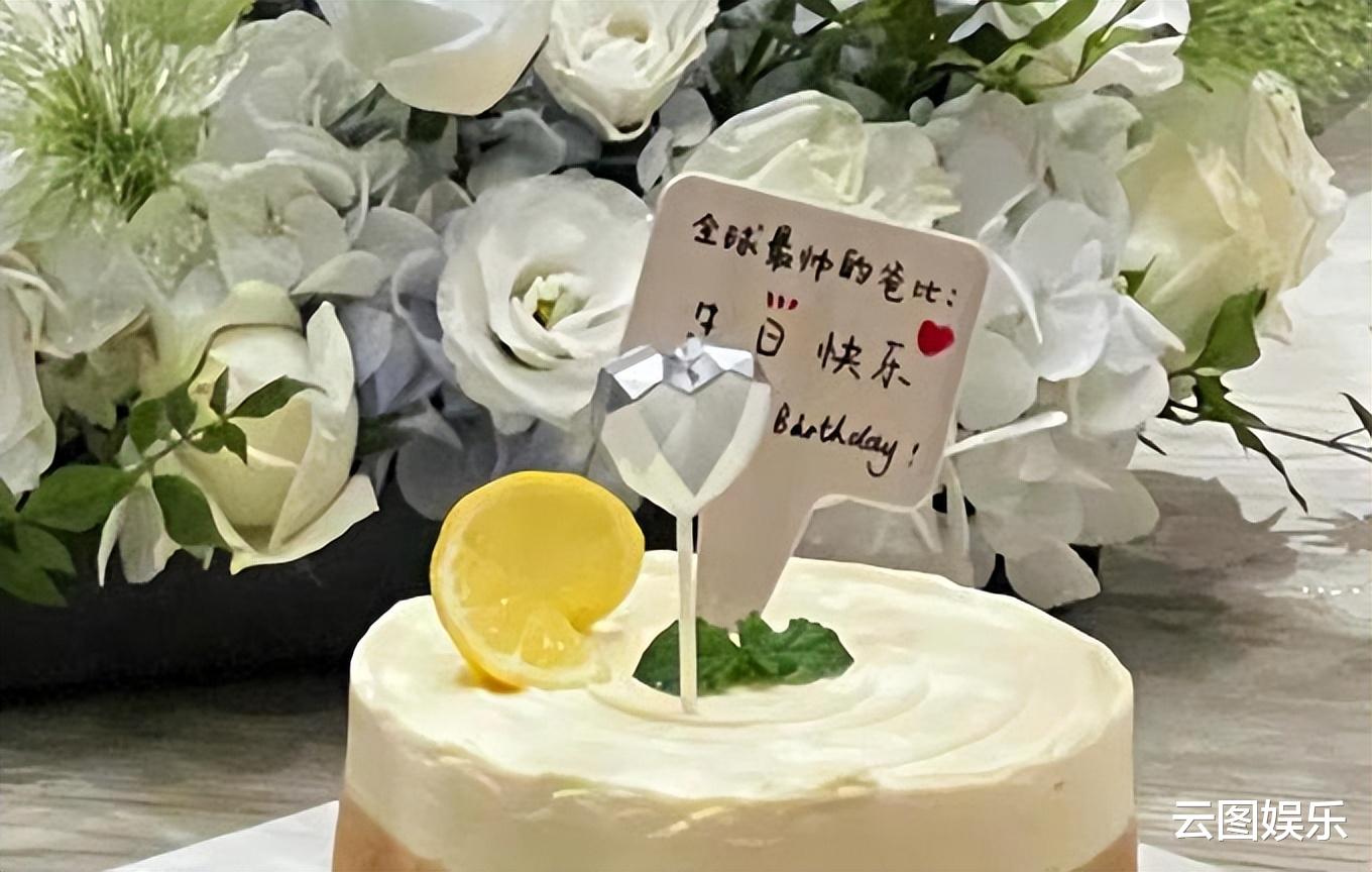 雷佳音|雷佳音妻女跳舞!演员老婆穿短上衣秀小蛮腰,10岁女儿亭亭玉立