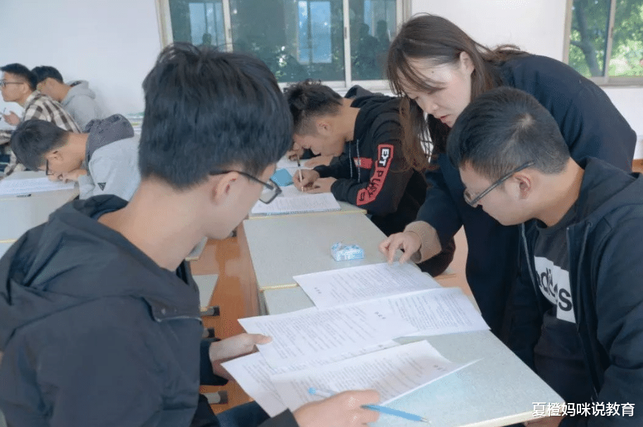 求职|985毕业生找工作受挫，月薪4000还被降薪30%，名校生也很难