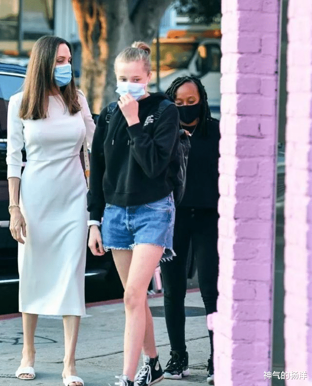 希洛|出生就抽中颜值上上签,一张照片卖3000万的她,真的有这么美?