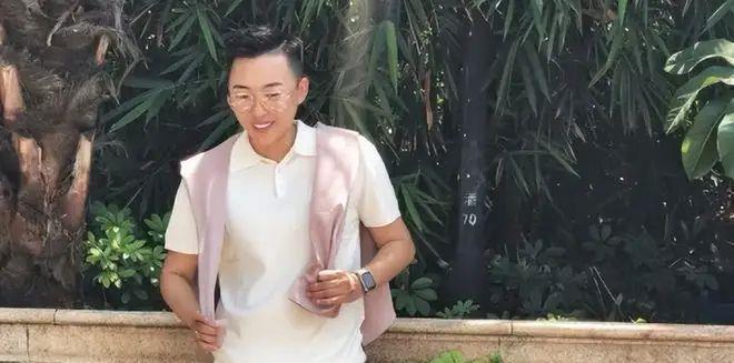 身价千万的单身女老板,花50万买精生女,遭网友怒批:太自私了!
