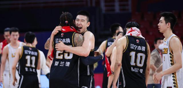 辽宁队1夜3猛料！莫兰德付豪隔空互动，郭叔疑遭欠薪，U19获首胜