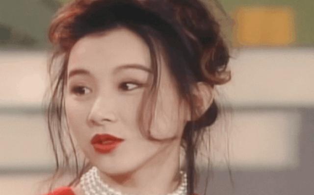 杨幂|年过半百还在装嫩的六位女星，美颜年轻30岁，生图却变老奶奶