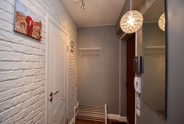 58岁夫妻住34㎡小屋,卧室个客厅用帘子阻隔,那叫一个高级