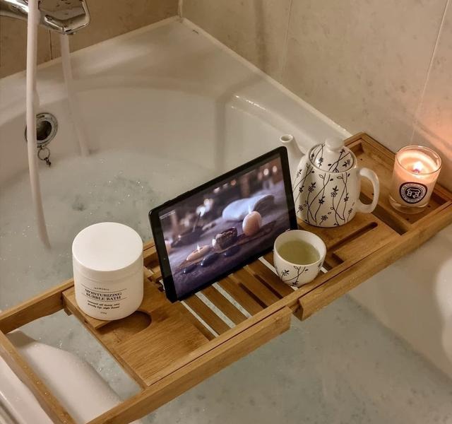 80㎡出租房,小姐姐花时间改造下,客厅只刷白墙,也足够舒适温馨