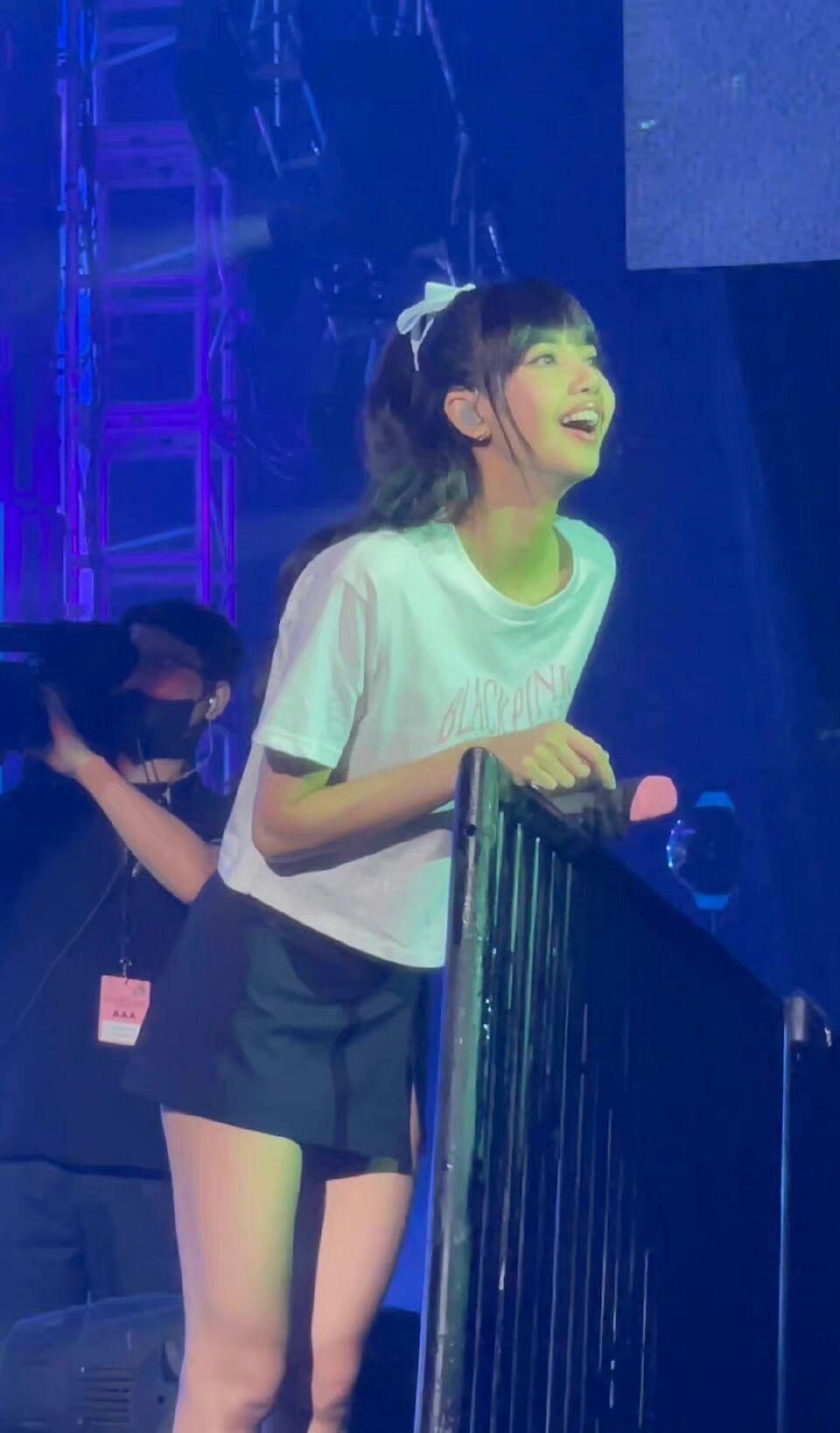 jennie|杨颖活成黄晓明高攀不起的样子!Jennie男同热吻,lisa75亿购房