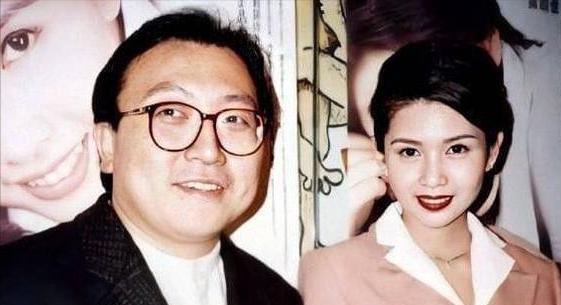 王晶|关秀媚：痴恋王晶8年未果，与小7岁男友相爱同居18年未领证