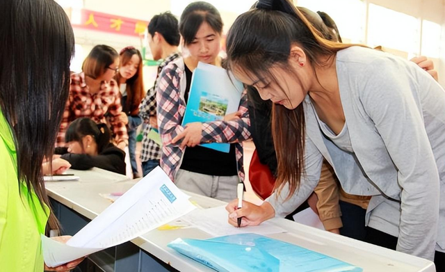 hr|大学生投简历没有回应?央企HR:这些大学生的简历基本不会看