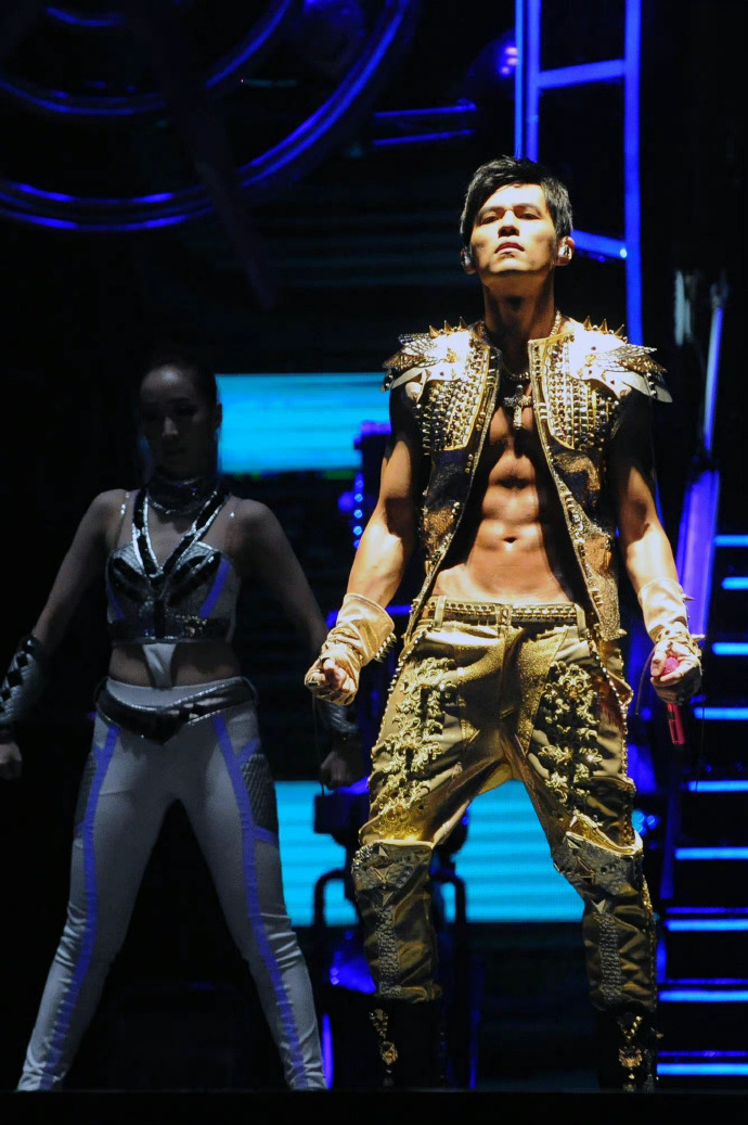 周杰伦|520周杰伦演唱会全网刷屏,本尊却忙着秀恩爱,晒十几万葡萄酒