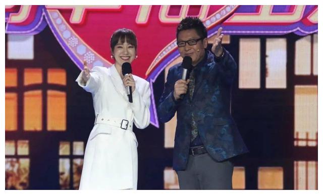 王冠|“美女主持”王冠：和曹可凡传绯闻，被母亲催婚，39岁仍单身