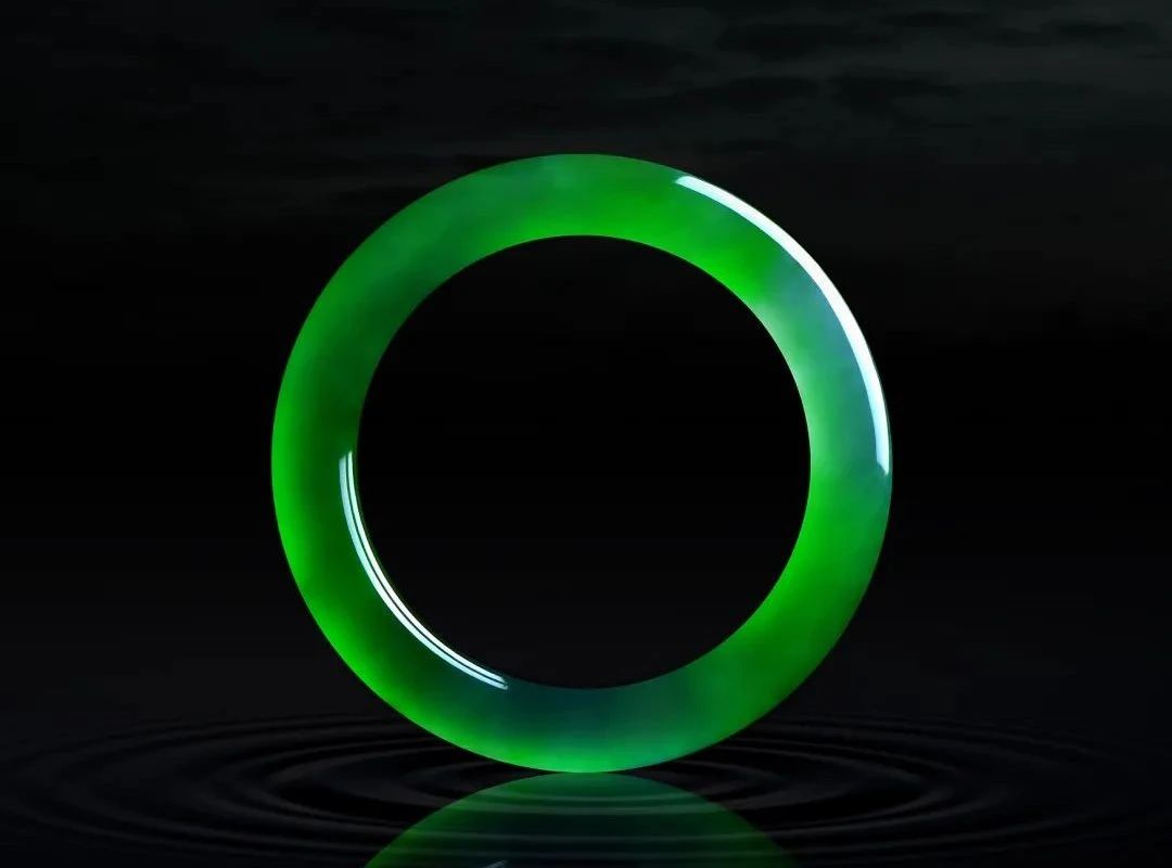 翡翠手镯|不同价位的翡翠手镯都长什么样?凭何价差千倍?!