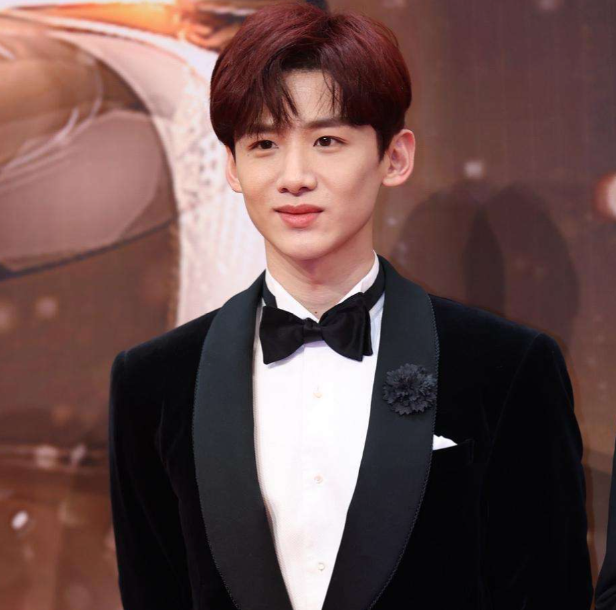 白敬亭|狗仔曝光的三字顶流男星，竟然真的是顶流白敬亭！女主是宋轶！