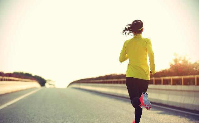 发型 为何女人一到中年就“发福”?饭后做到4点,可能慢慢变成瘦美人