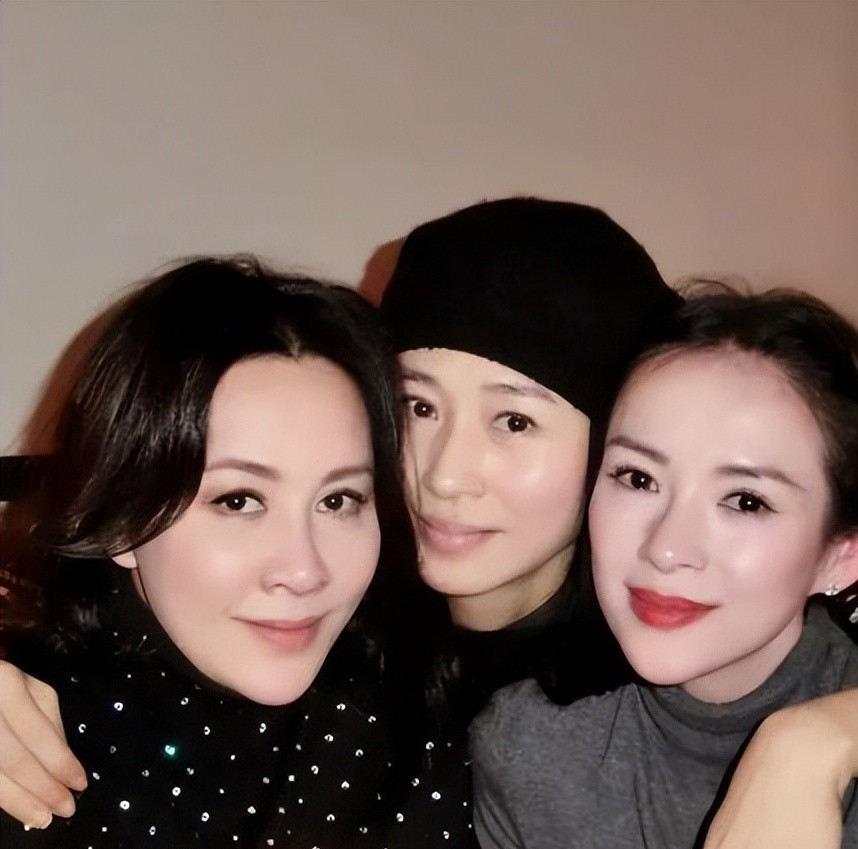 口红 过了40岁的女人，涂口红和没有涂的差距真的很大，真心涨见识了