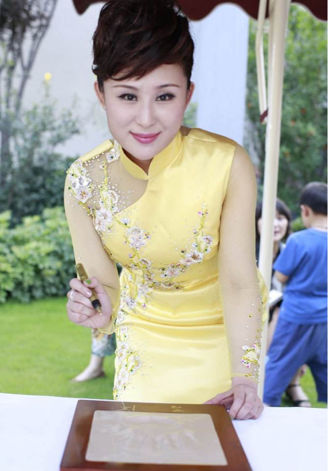 吕洋|程派旦角吕洋近照，她是梅花奖获得者，不但人长得美，唱腔更美