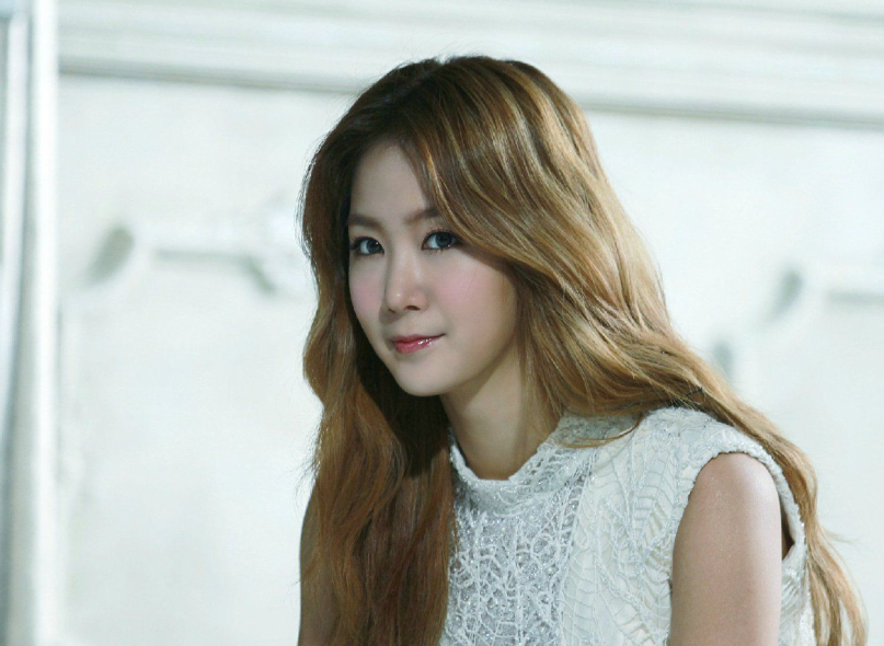 朴灿烈|韩国女歌手昭宥，出道后暴瘦十六斤，还和灿烈合唱过！