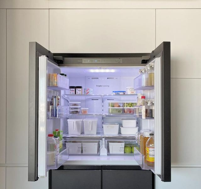 入住3年,别人家已经大变样,她家依然干净得像样板间,一尘不染