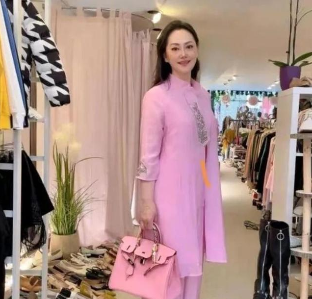 豪宅|8位晚年移居国外的老牌明星，住豪宅，嫁外籍老公，和儿女团聚