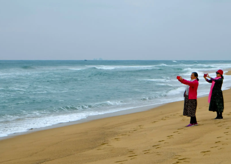 西藏|香水湾和清水湾的海非常蓝，沙滩也很细，非常适合独处