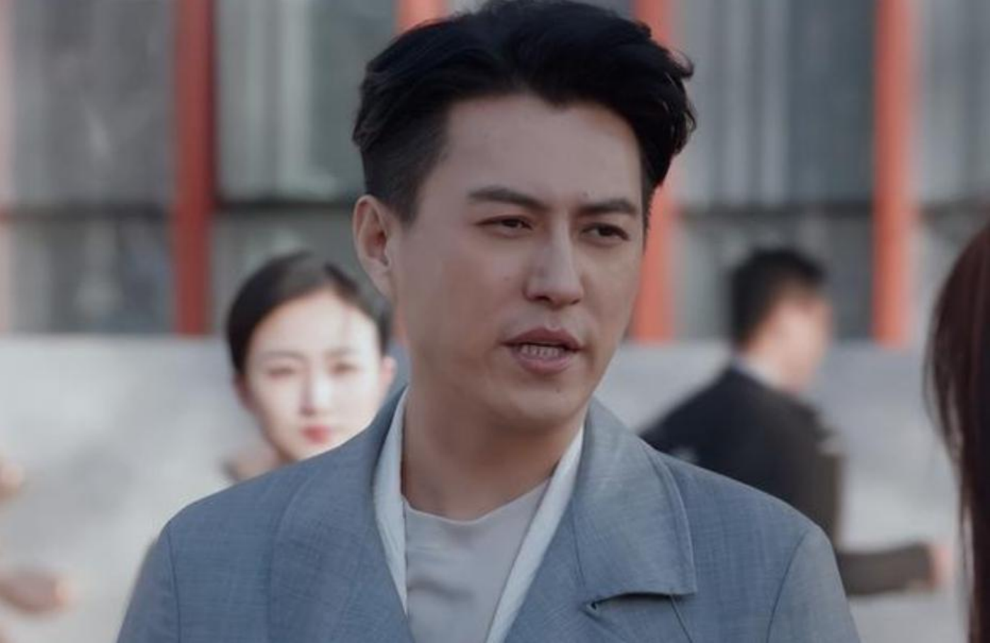 军人|看《林深见鹿》中年人婚姻，职场，自由的抉择