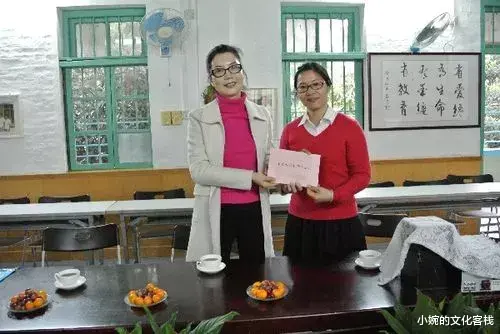 女秘书长以美貌博取功名,出卖色相升官发财,与丈夫一起落马