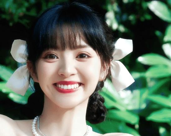 明明是美女,笑起来却很“恐怖”,这6位女星,不笑美艳一笑瘆人
