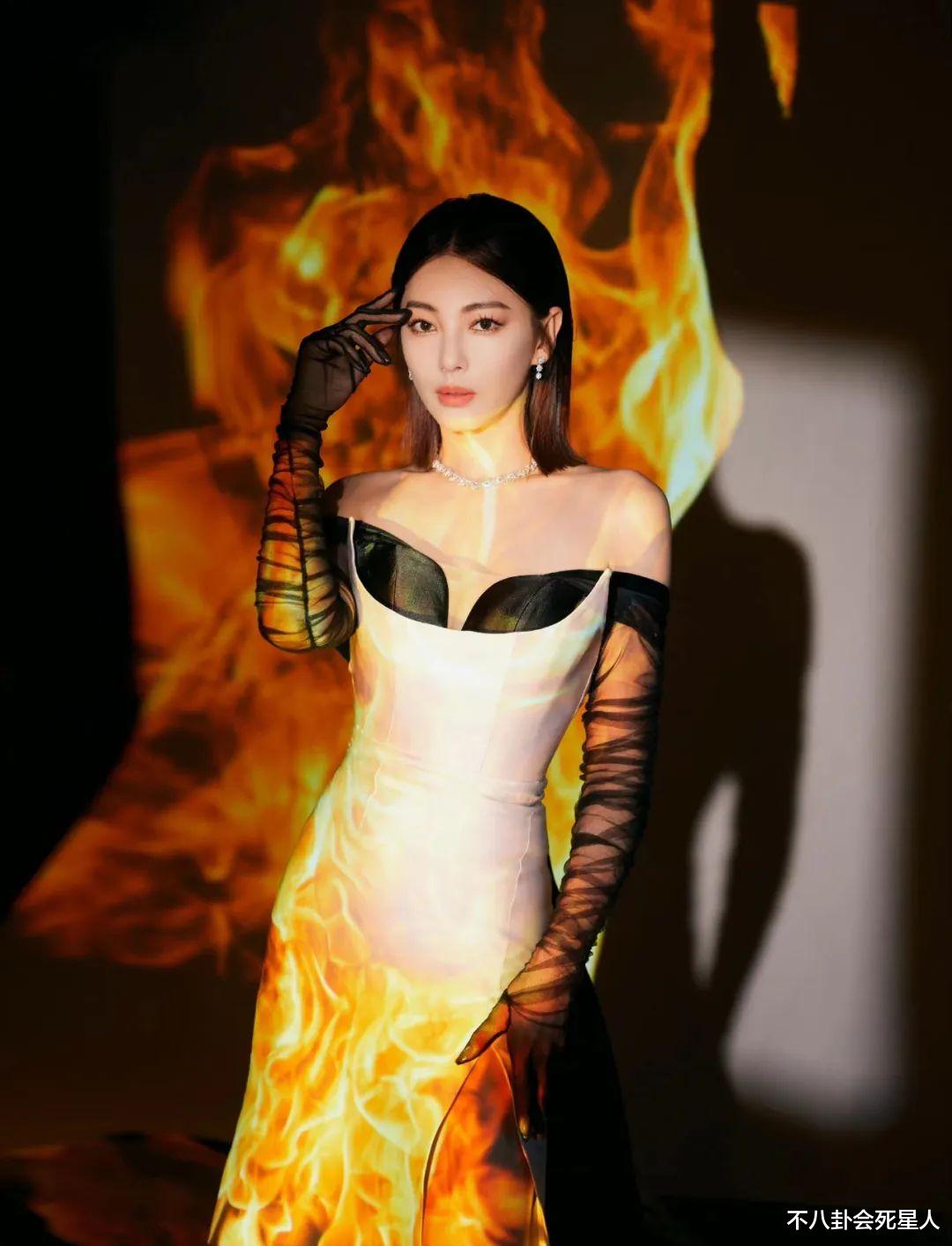 修图|女明星的肚子有多爱p?大肚腩秒变水蛇腰,连刘亦菲也是“照骗”