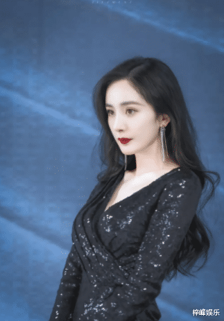 杨幂|王一博参加跨年演唱会，白敬亭金晨山东进组，杨幂在播剧遭到吐槽