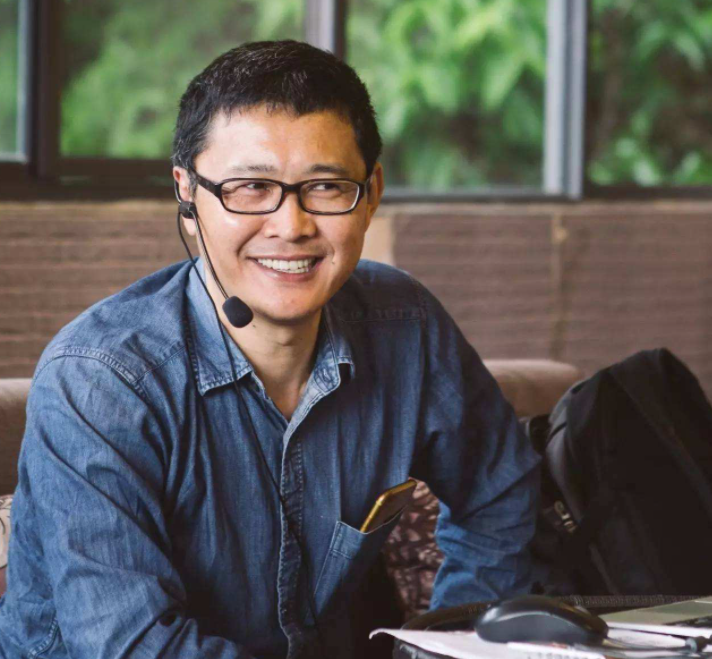 黄菡|情感导师黄菡：表白被拒两次，倒追丈夫恩爱30年