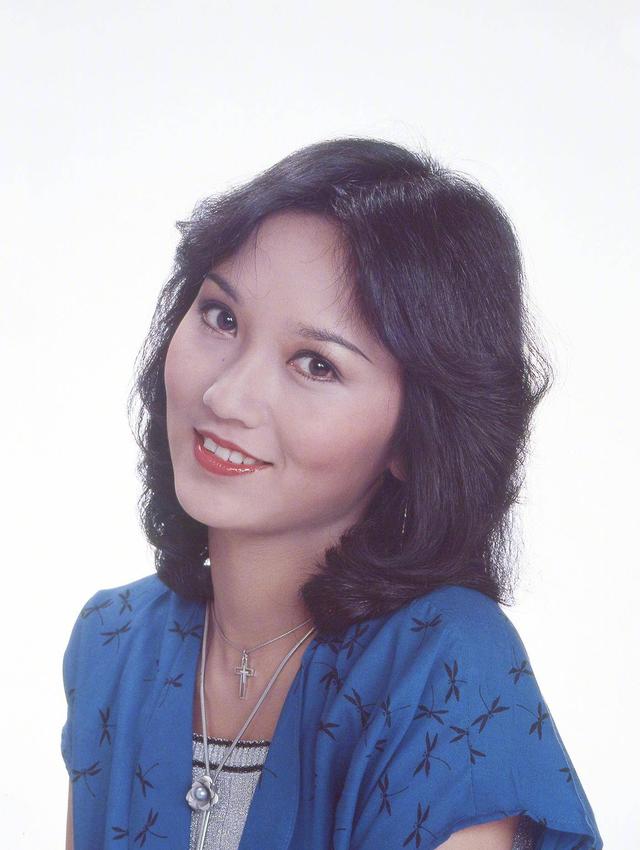 赵雅芝|赵雅芝的3个儿子，个个让她骄傲！