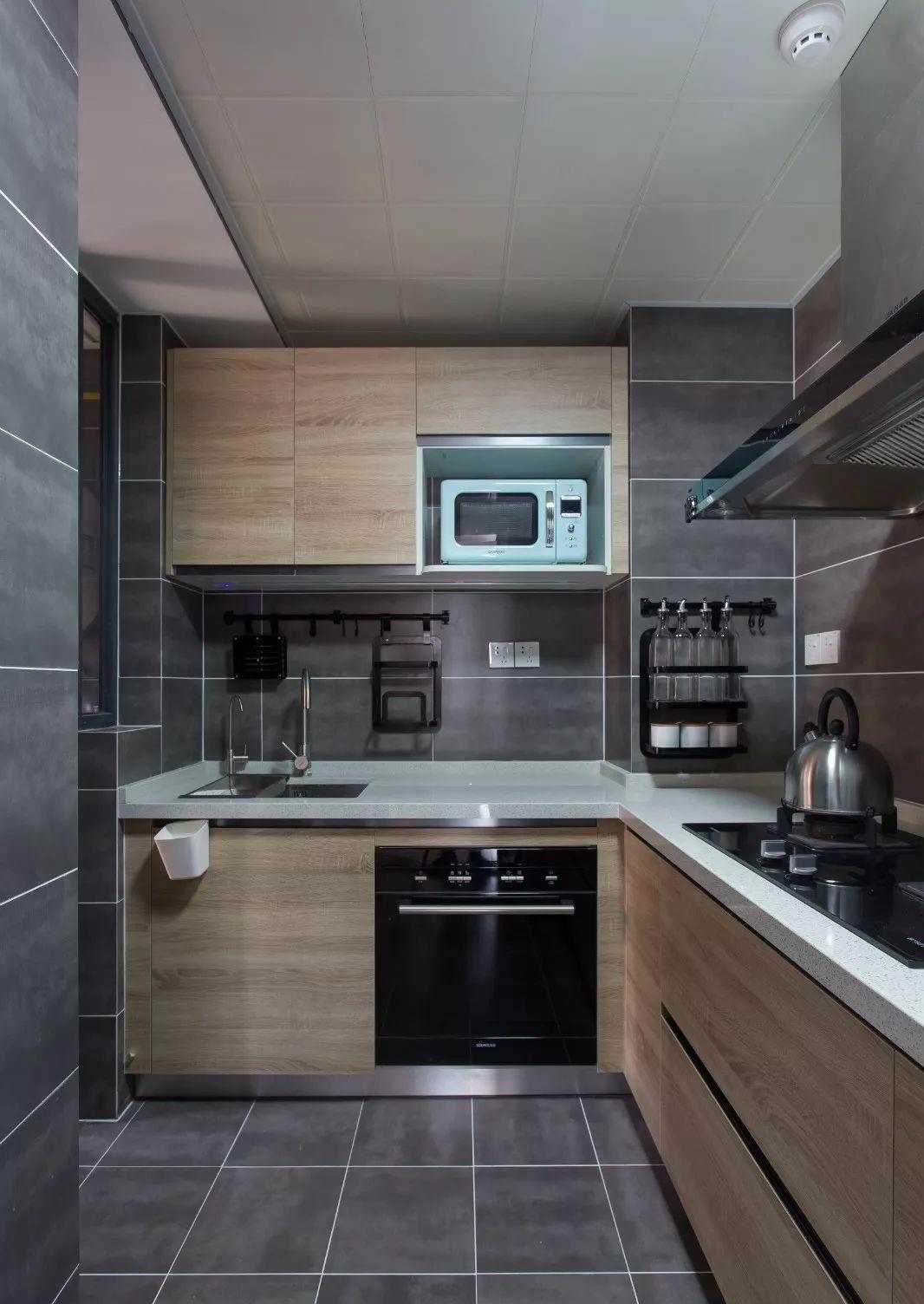 不到1㎡的旮旯,居然装出迷你衣帽间,你一定要来看看!