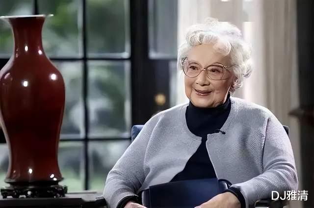 王丹凤|王丹凤画传:精致美女,活得通透,一生有追求者无数,却独爱丈夫一人