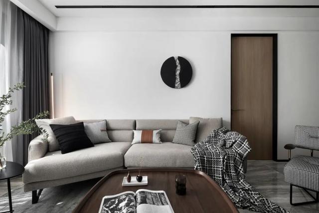 89㎡现代简约,黑与白、绿植与原木,打造时尚高级的舒适