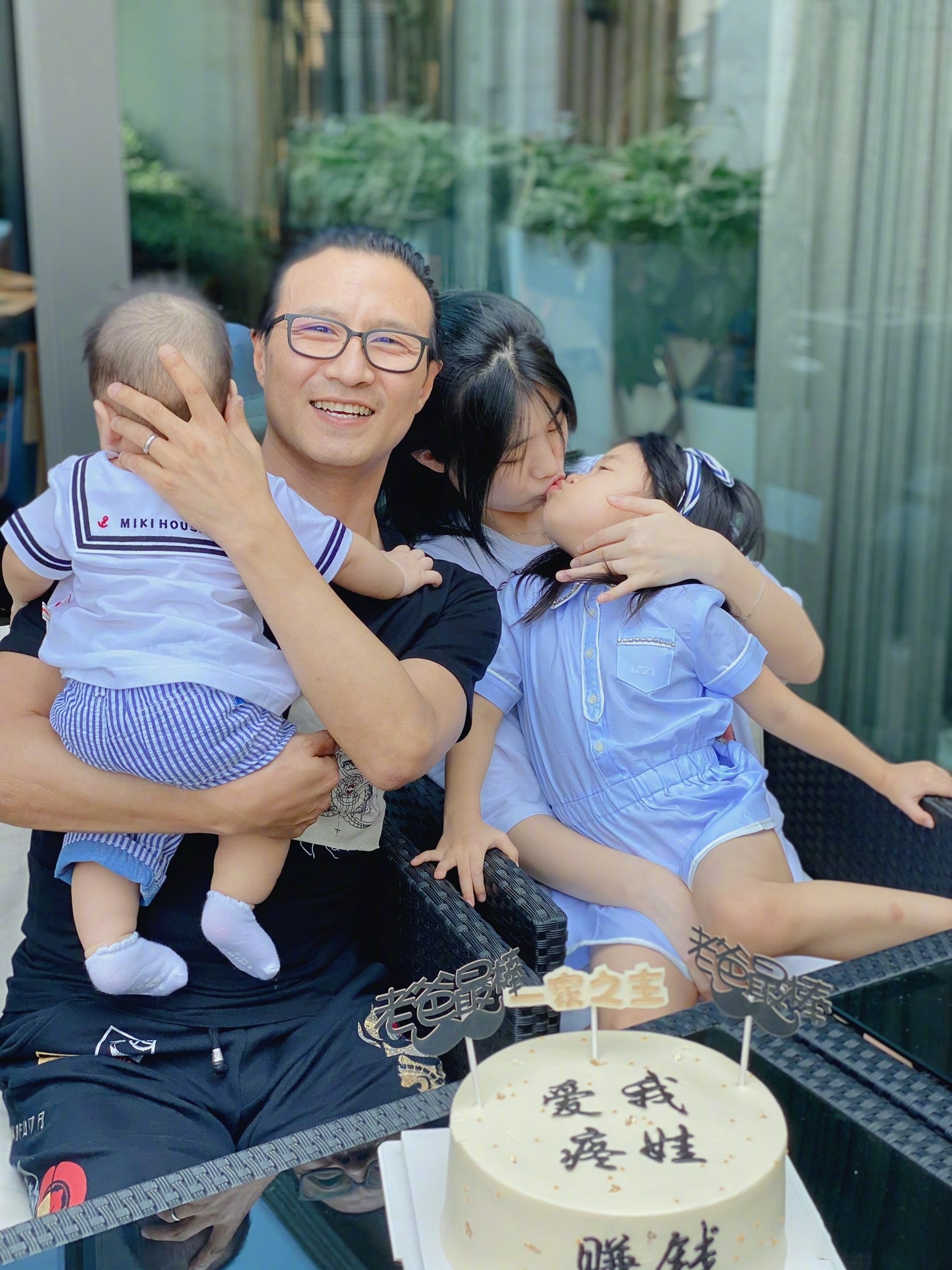 张翰|6岁醒宝探班爸爸,落落大方气场似章子怡,汪峰父女吻别难舍难分