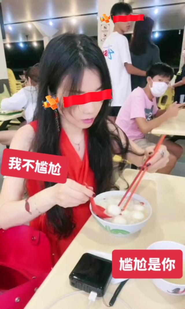 女子悄悄出来和闺蜜吃夜宵，被夜跑的丈夫撞见，网友：就该你胖