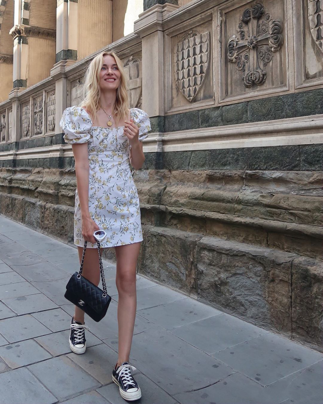 穿衣搭配 上了年纪后,建议女人放弃穿圆领和方领,瞧这些领子时尚又显年轻