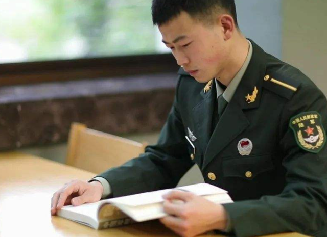 日本|直招军官公告：年薪十五万，家庭成员也有福利，高学历的不要错过